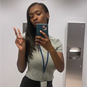 Meet your Posher, Ari